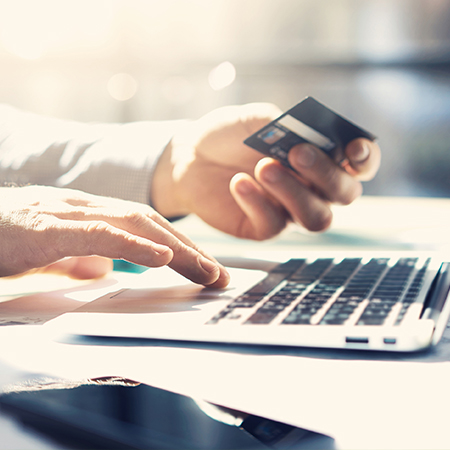客户可透过恒生个人e-Banking 随时上网缴付账单，或处理转账及信用卡事宜。